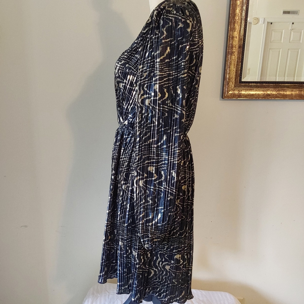 MICHAEL Michael Kors Navy and Gold Printed Long-Sleeve Wrap Dress - Picture 3 of 10